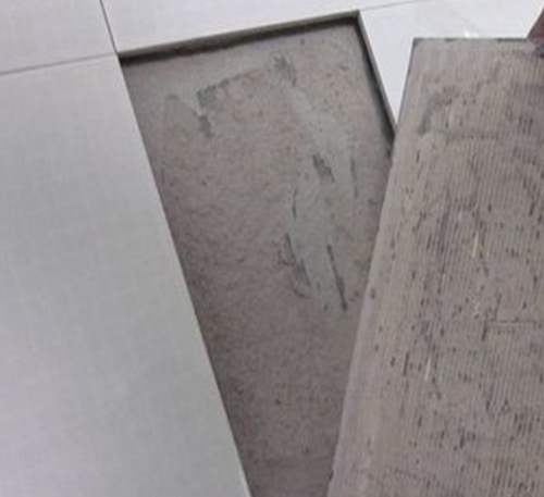 陆丰瓷砖空鼓维修公司分享瓷砖铺贴时如果打浆（即涂抹在瓷砖背面和基层上的砂浆或瓷砖胶）过少，会带来以下问题